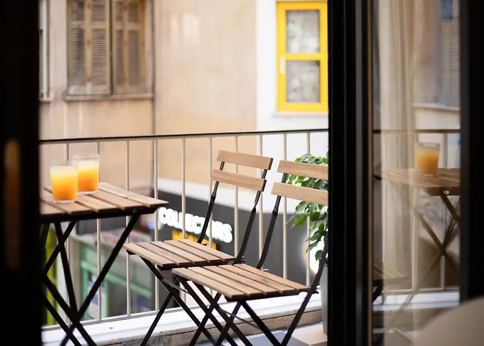 The Athenette Апартаменты